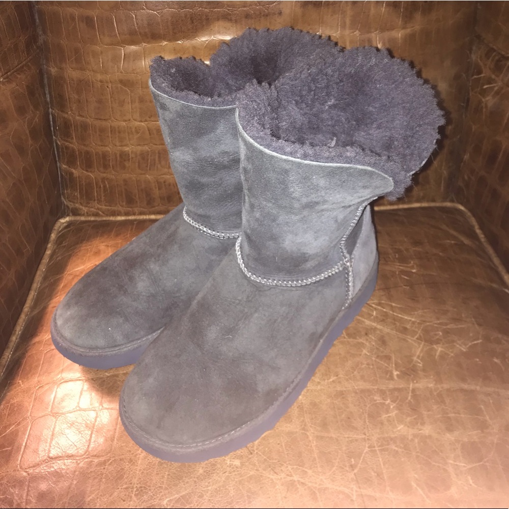 Blue ugg boots men’s 7.5 or woman’s 9 blueish gray